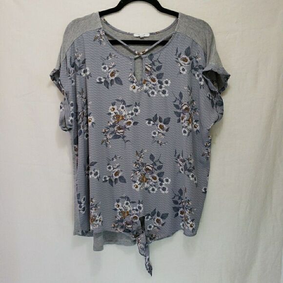Maurices Tops - Maurices XXL Blue Gray Floral Keyhole Criss Cross Tie Front Short Sleeve Blouse